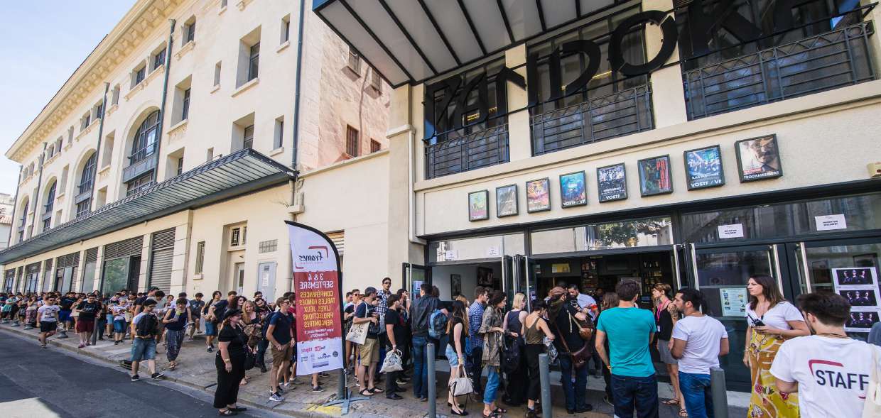 Frames festival 2016, première édition : photos de la file d'attente devant le cinéma Pandora à Avignon